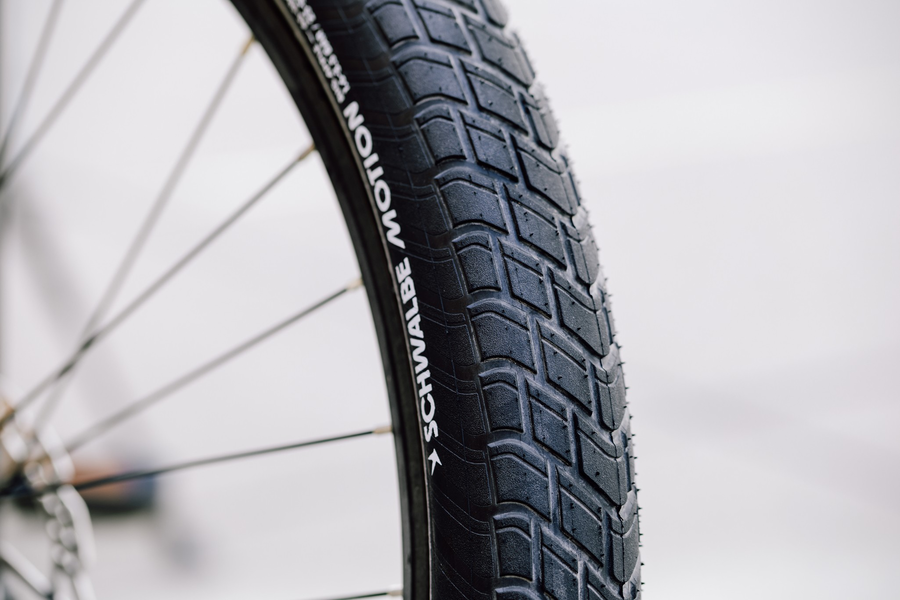 パーツ Schwalbe Big Apple Amazon.com : SCHWALBE Big Apple RaceGuard RLX Wire Bead Tire